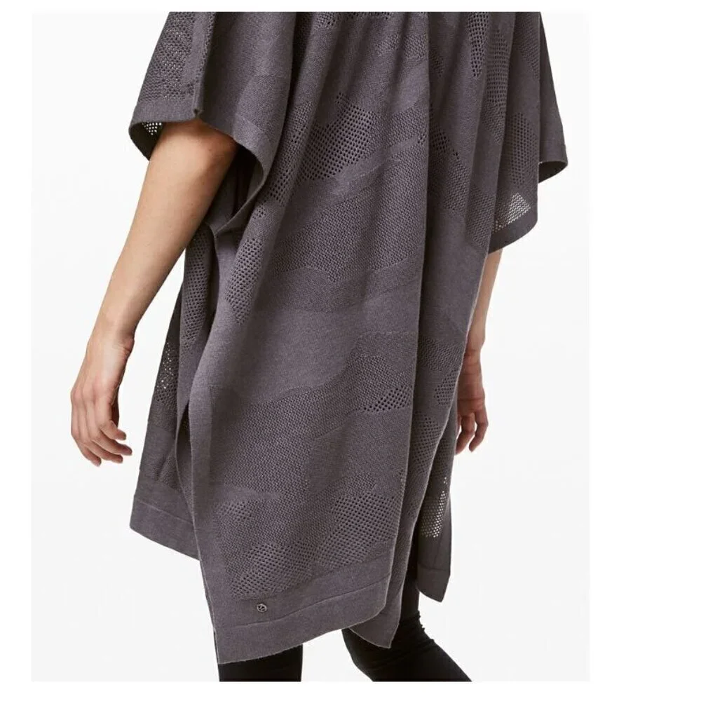 Like New Lululemon Light Wrap Heathered‎ Moonwalk One Size